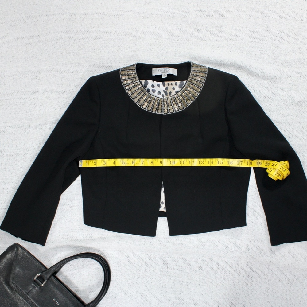 GORGEOUS Cropped Collarless Embellished Ja… - Picture 3 of 5